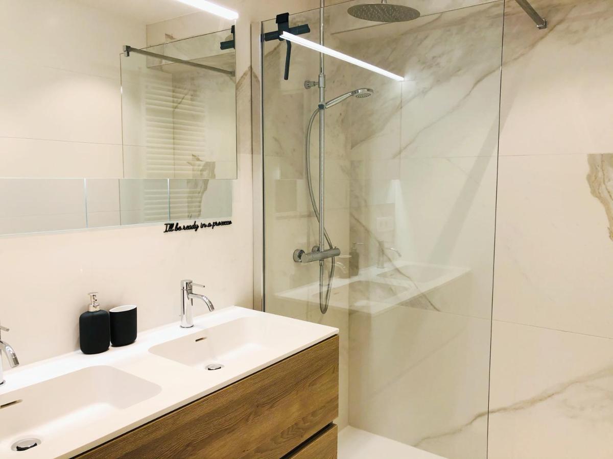 Luxueus Met Ruim Terras, Frontaal Zeezicht 4 à 5 Personen * Blankenberge